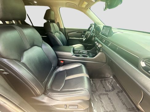 Certified 2023 Honda Pilot Touring image 32