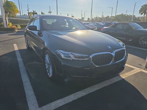 Used 2022 BMW 530i w/ Premium Package image 2