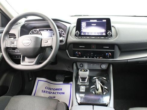 Used 2026 Nissan Rogue SV FWD image 9
