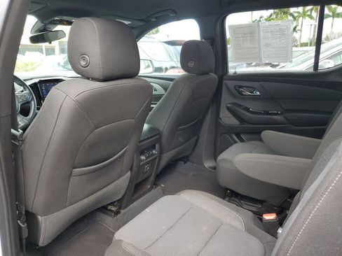Used 2022 Chevrolet Traverse LT FWD image 11