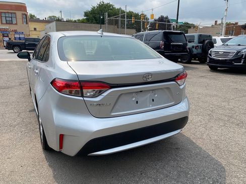 Used 2022 Toyota Corolla LE FWD image 12