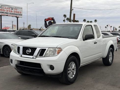 Used 2018 Nissan Frontier SV image 1