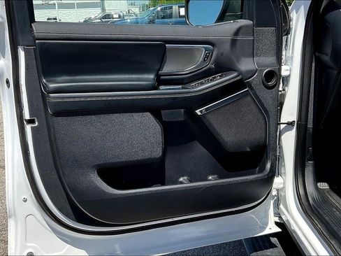 Used 2025 Ford Expedition Max Platinum AWD/4WD image 17