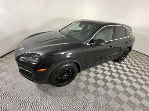 Used 2024 Porsche Cayenne image 9