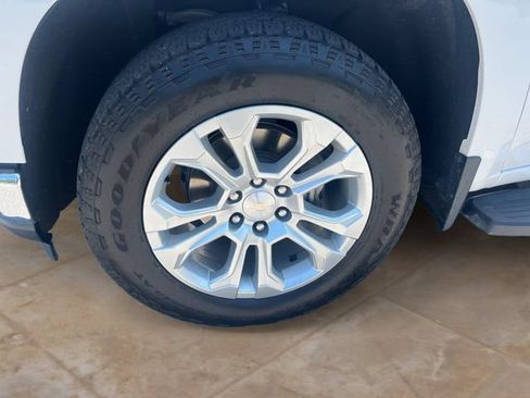 Used 2021 Chevrolet Silverado 1500 LTZ w/ LTZ Convenience Package II AWD/4WD image 14