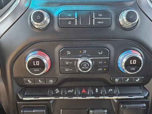 Used 2022 GMC Sierra 1500 AT4 w/ AT4 Preferred Package AWD/4WD image 37