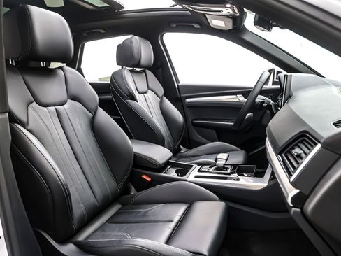 Used 2024 Audi Q5 2.0T Premium w/ Summer of Audi Package image 7