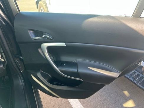 Used 2013 Buick Regal Leather FWD image 10