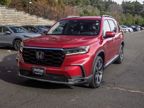 Used 2025 Honda Pilot Touring image 10