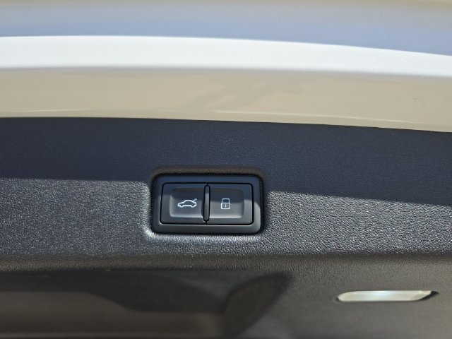 Used 2025 Audi Q5 Premium w/ Convenience Package AWD/4WD image 16