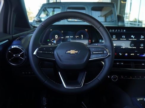 New 2025 Chevrolet Equinox EV LT image 16