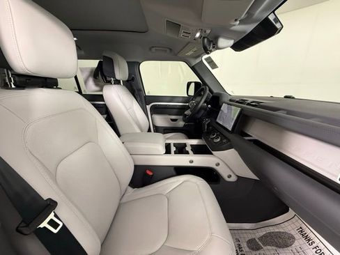 New 2025 Land Rover Defender 110 S image 33