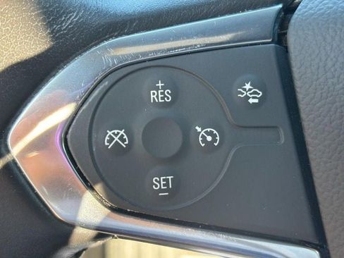 Used 2022 Chevrolet Traverse LT image 18