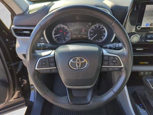 Used 2023 Toyota Highlander XLE FWD image 14