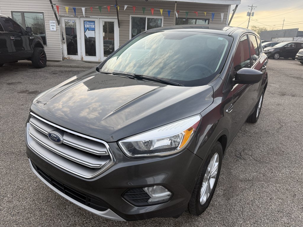Used 2017 Ford Escape SE AWD/4WD image 2