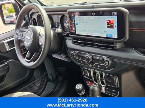 Used 2024 Jeep Wrangler Unlimited Rubicon AWD/4WD image 18