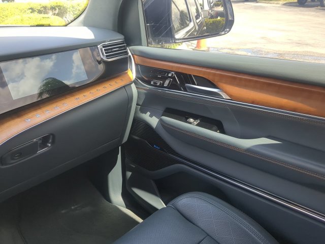 Used 2023 Jeep Grand Wagoneer L Series II AWD/4WD image 20