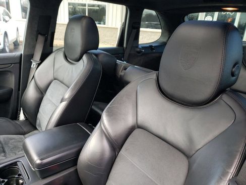 Used 2009 Porsche Cayenne Turbo S image 16