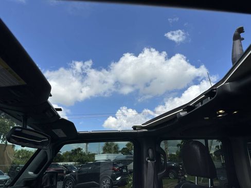 Used 2019 Jeep Wrangler Unlimited Sahara w/ LED Lighting Group AWD/4WD image 17