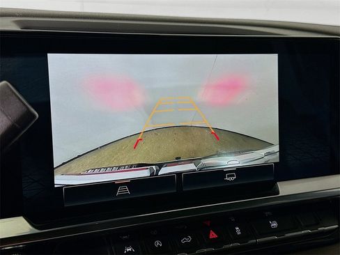 Used 2024 GMC Sierra 1500 SLT image 10