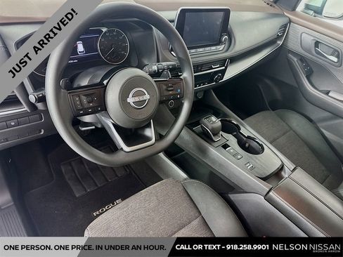 Certified 2022 Nissan Rogue SV image 9