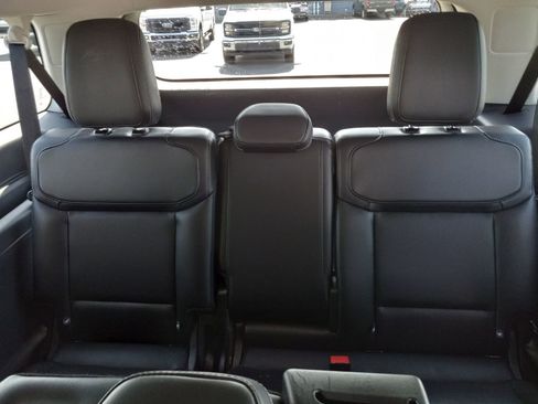 Used 2025 Ford Expedition Max Platinum AWD/4WD image 16