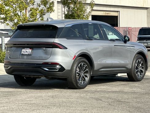 Certified 2024 Lincoln Nautilus Premier image 4