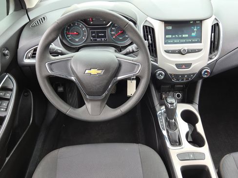 Used 2018 Chevrolet Cruze LS image 15