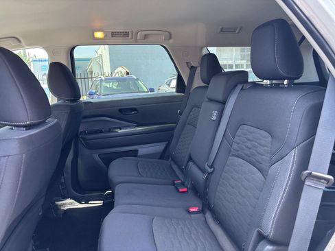 Used 2025 Nissan Pathfinder SV FWD image 28