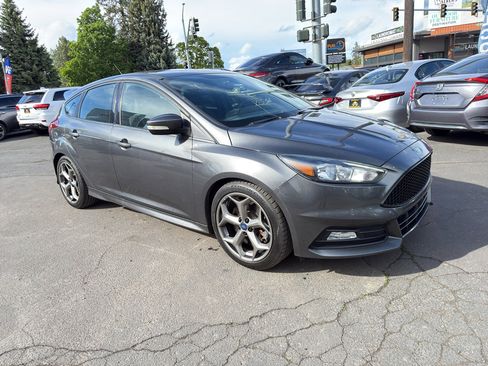 Used 2018 Ford Focus ST FWD image 8
