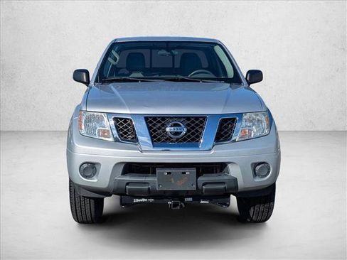 Used 2019 Nissan Frontier SV image 2
