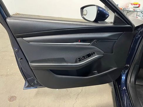 Used 2021 MAZDA MAZDA3 s FWD image 24