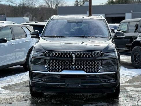Used 2025 Lincoln Navigator Reserve image 44