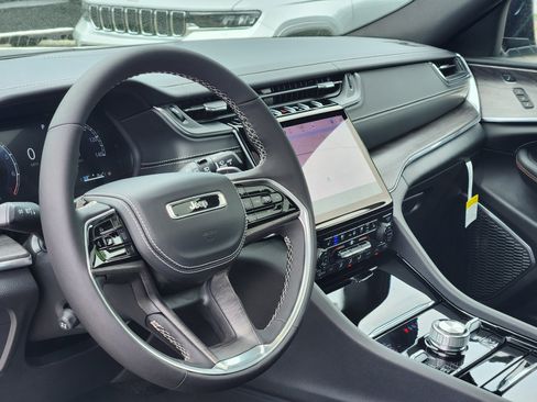 New 2025 Jeep Grand Cherokee L Overland w/ Luxury Tech Group IV image 24