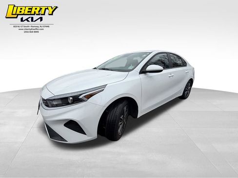 Used 2024 Kia Forte LXS FWD image 3