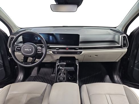Used 2025 Kia Sorento S w/ Panoramic Sunroof Package FWD image 9
