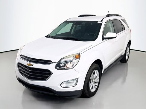 Used 2017 Chevrolet Equinox LT w/ Convenience Package AWD/4WD image 4