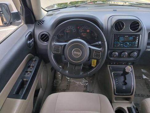 Used 2015 Jeep Patriot Latitude AWD/4WD image 16