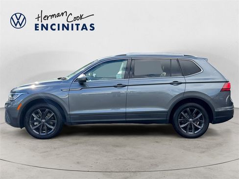 Certified 2022 Volkswagen Tiguan SE image 2