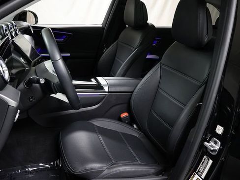 Used 2023 Mercedes-Benz GLC 300 4MATIC image 10