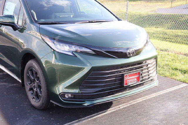 New 2026 Toyota Sienna XLE Woodland Edition AWD/4WD image 2