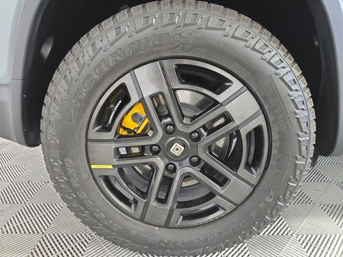 Used 2023 Rivian R1S Adventure image 12