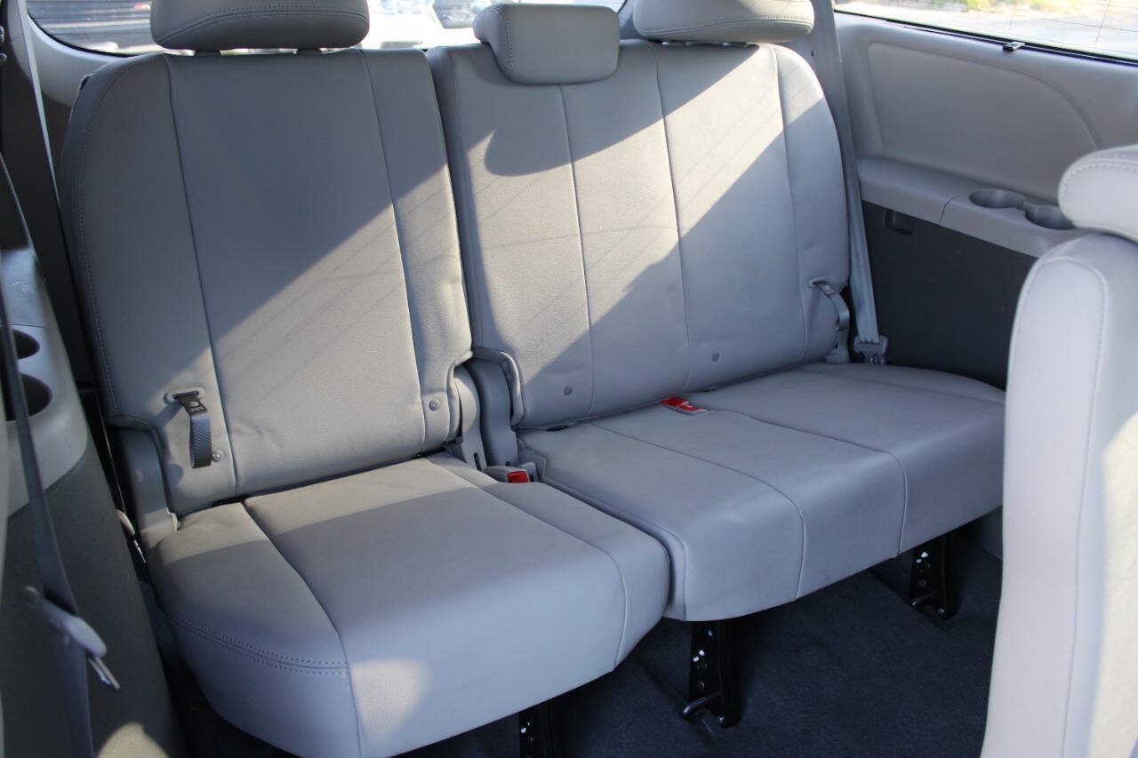 Used 2020 Toyota Sienna XLE FWD image 6