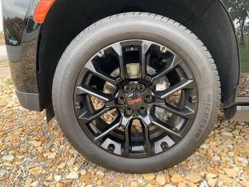 Used 2023 GMC Yukon Denali image 11