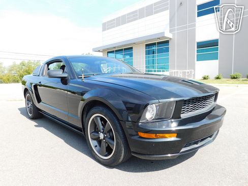 Used 2009 Ford Mustang GT Premium image 37