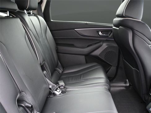 Used 2024 Acura MDX SH-AWD w/ Advance Package image 19