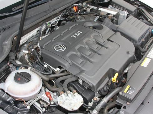 Used 2015 Volkswagen Golf TDI SEL image 13