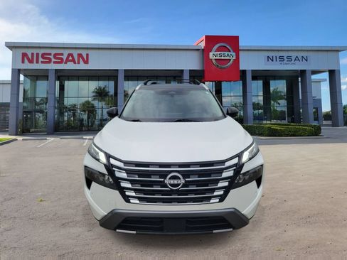 Used 2025 Nissan Rogue SL w/ SL Premium Package FWD image 6