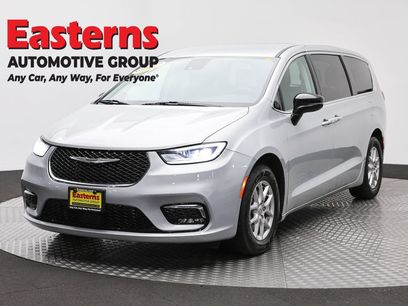 Used 2024 Chrysler Pacifica Touring-L