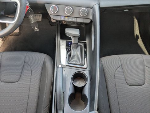 Used 2024 Hyundai Elantra SE FWD image 25